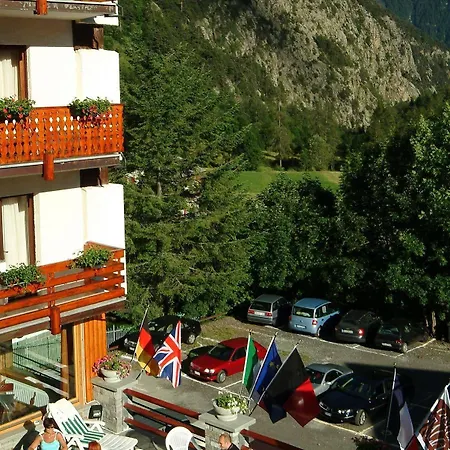 Italia ホテル 3*